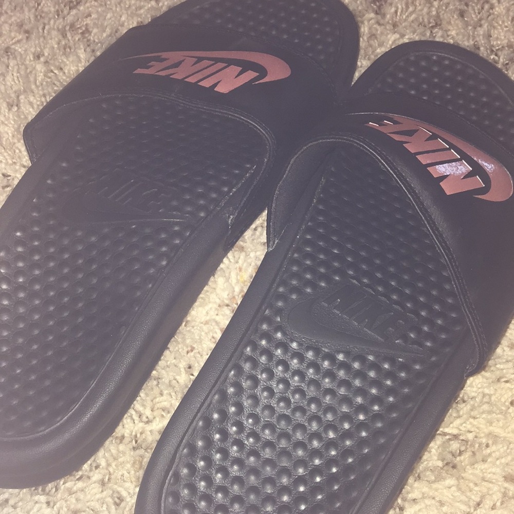BARELY USED SIZE 9 PINK LOGO NIKE SLIDES